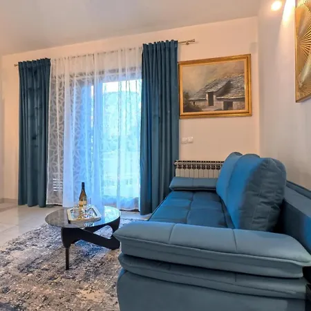 Apartman Blue Pearl Split